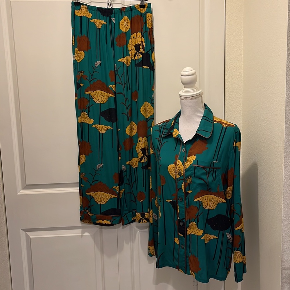 Laura Urbinati Lotus Flower Print Pajama Set, Silk Blend